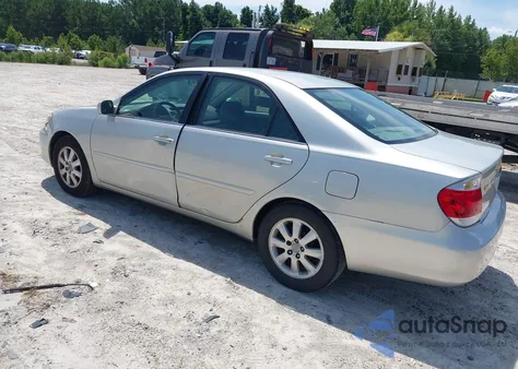 2005 Toyota Camry Le z USA, uszkodzony, nr VIN 4T1BE32K85U950838